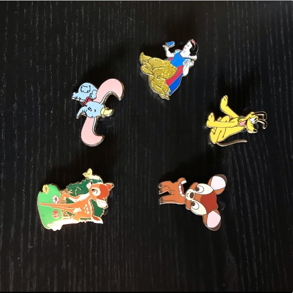 Disney Jewelry - 5 Disney pins